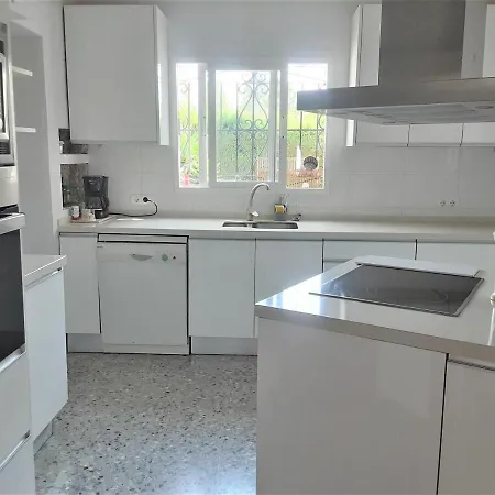 Spectacular Andalusian Linda Vista Playa - Big Private Pool, Bbq & 2 Parking וילה מארבלה