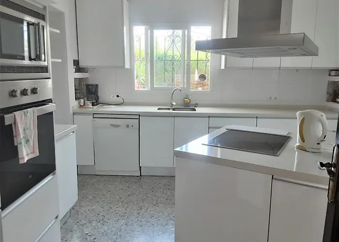 Spectacular Andalusian Linda Vista Playa - Big Private Pool, Bbq & 2 Parking Villa Marbella